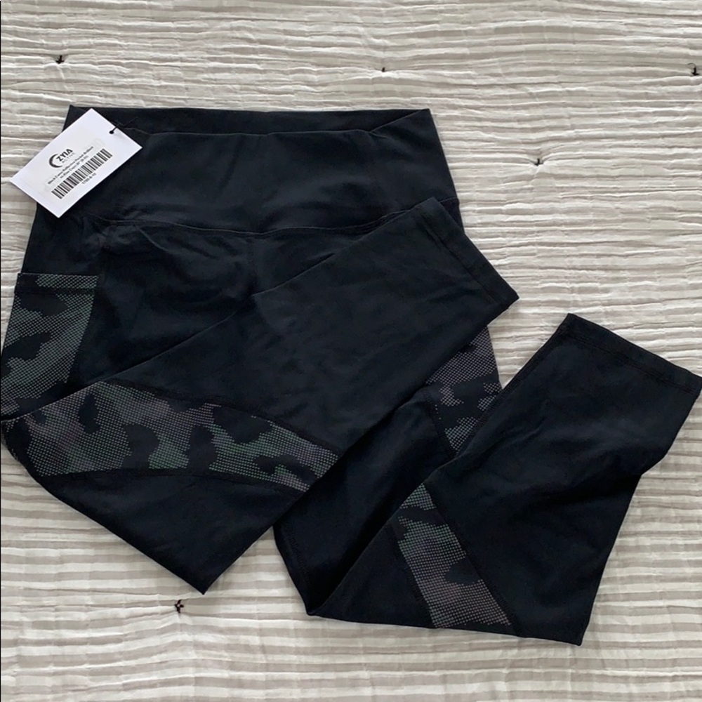 NWT! Camo reflective Brilliant Hi-Rise Capri 20”